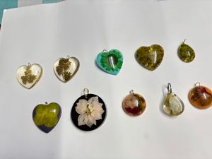 resin medium pendant
