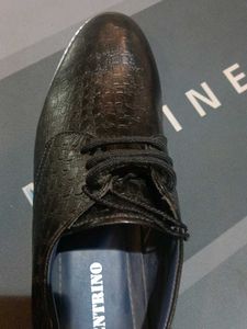 Black Leather Textured Lace-Up Dress Shoes