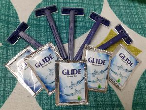 New & Unused Set Of 5 Disposable Razor & Glide Gel
