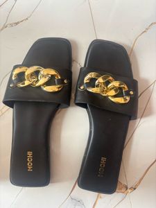 Mochi Black &amp; Gold Chain Slides