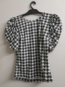 Houndstooth Puff Sleeve Top