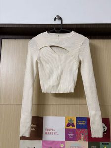 ONLY Cut Out Long Sleeve Crop Top