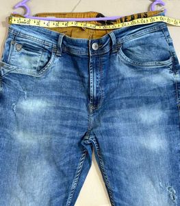 Toned Distressed Pantaloons Blue Jeans