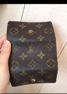Imitation Leathered Louis Vuitton Chain Holder