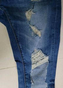 Trendy Ripped Skinny Jeans