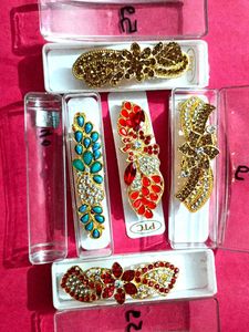 🏵️Brand New Hairclips With Different Colours🏵️