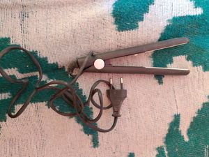 Working Mini Hair Straightener