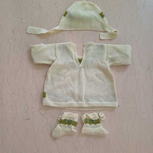 Brand New Handmade Knitted Baby Set - Adorable!