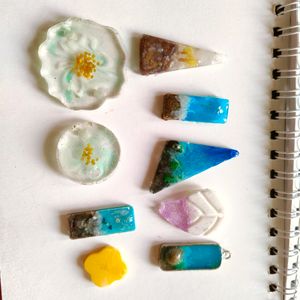 combo resin pendants  "grab it before gets sold"