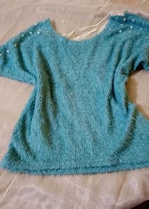 Woman&#39; pearl design top