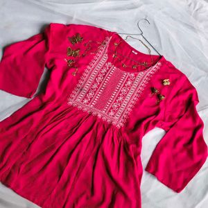 Pink Embroidered Top🌸💗
