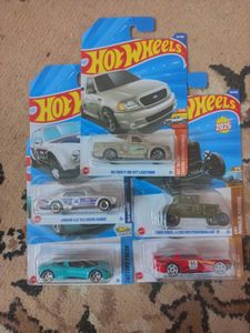 Hot Wheels single piece car