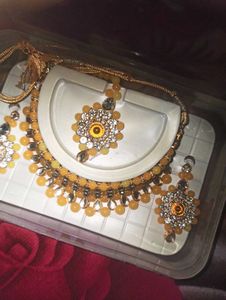 Elegant Yellow Bead Jewelry Set