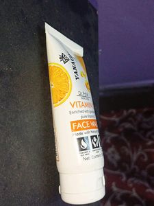 Yana Girl Dr. Pofie Fair Look Vitamin C Face Wash