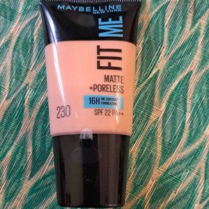 Maybelline Fit Me Foundation - 230
