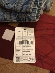 Distressed High Waisted Jeans