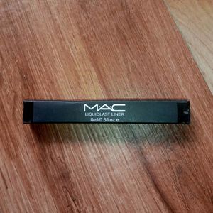 M.A.C Liquid Last Eyeliner