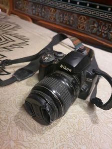 Nikon D40 DSLR Camera