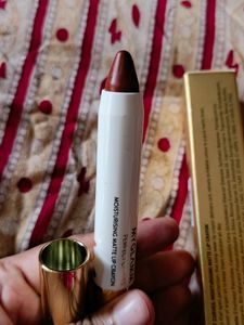Myglamm Perfect Curves Matte Lip Cryon Terra