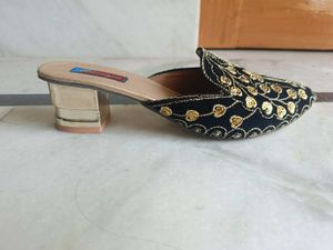 Saniya Embroidered Mules