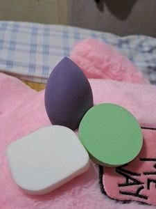 1 Beauty Blender And Two Puffs