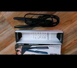 NOVA BRAND NEW HAIR STRAIGHTENER