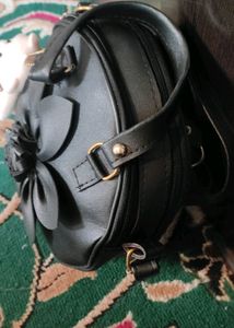 black slingbag