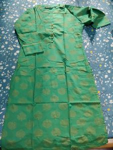 Avaasa Green Kurti
