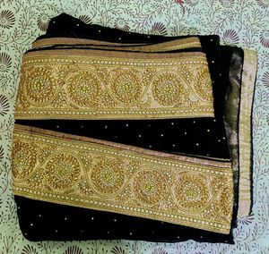 🖤✨Black Saree With Golden Border✨🖤