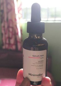 Minimalist 2% Salicylic Acid Face Serum.