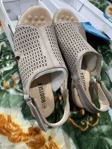 offer 🎉 sandal like new condition