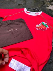 unisex Gucci Strawberry Tee with bag