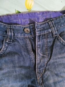 ✨dark grey likely black jeans...✨