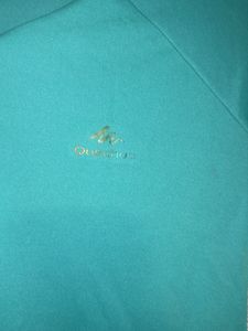 Decathlon&#39;s Unique Color-Block Sports Tee