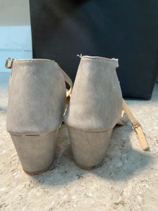 Heels / Women Footwear / Sandals / Pumps