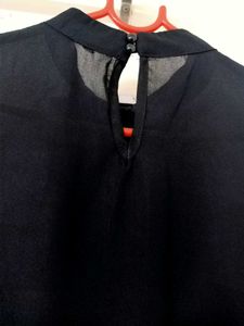 Women&#39;s Black Top