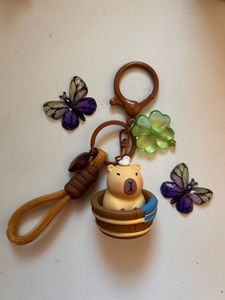 Chill Capybara Keychain 🤎