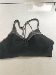 black sports bra