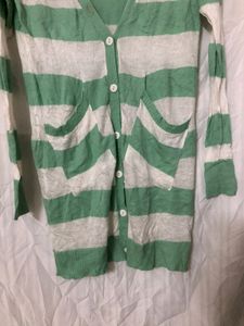 Green &amp; white sweetshirt