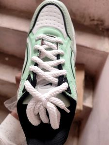 Nike Trend Sneakers( Size 6)