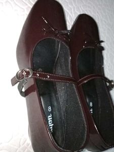 Uniqon Brown Patent Leather Mary Janes - Size 8