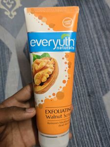Everyuth Naturals Exfoliating Walnut Scrub
