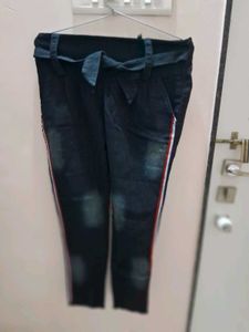 Stylish Jeans with Belt