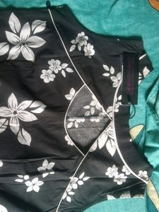 Beautiful Kurti Of Black 🖤 n White 🤍 flowers