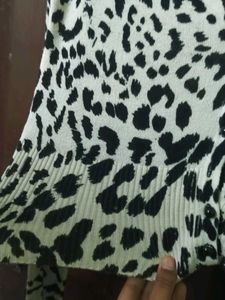 Stretchable Animal Print Cropped Cardigan