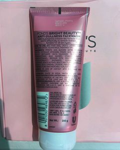 Ponds Niacinamide Face Wash