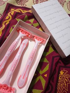 Carmesi Soft Body Razors ( Set Of 3)