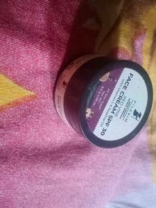 Pilgrim Red Vine Face Cream SPF 30