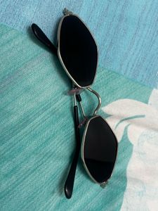 BLACK SUNGLASSES (1-2 times used only)