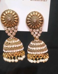 Elegant jhumka piece with white kundan work